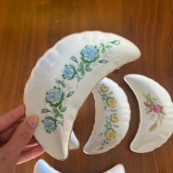 Vintage Half Moon Crescent China Dishes Bone Plates Painted Gold Trim Floral - Picture 3 of 4